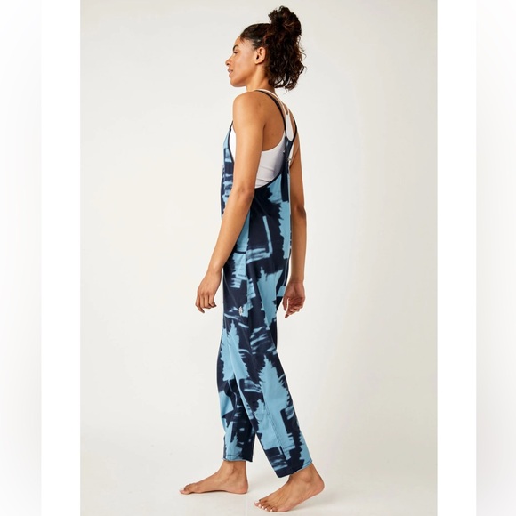 FREE PEOPLE HOT SHOT ONESIE SOLD OUT PRINT NAVY/BLUE COMBO MEDIUM FITS S/M/L NEW - Picture 6 of 9